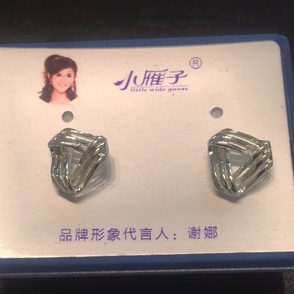 Earring - Picture 2 of 2