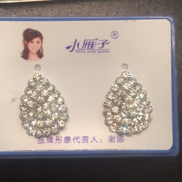 Earring - Picture 1 of 2