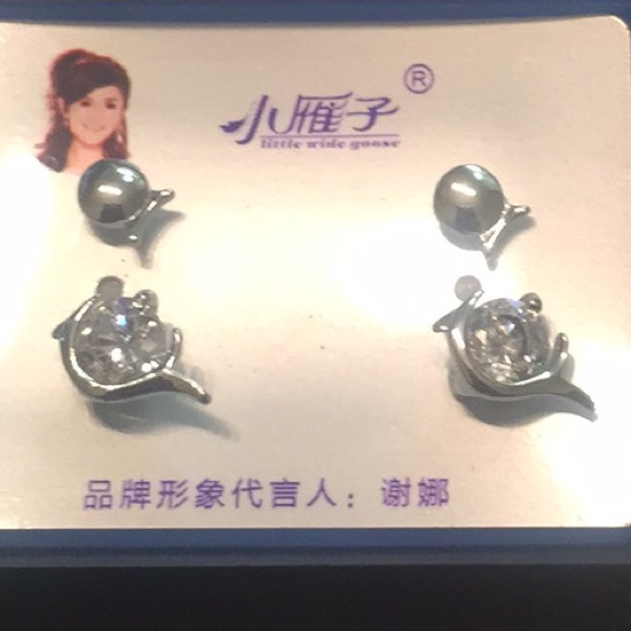 Earring - Picture 2 of 2