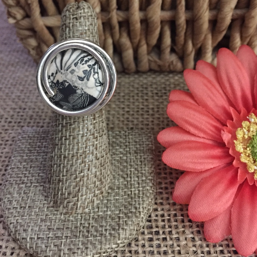 Black and cream clay bead ring - Picture 1 of 4