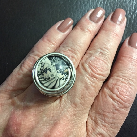 Black and cream clay bead ring - Picture 2 of 4