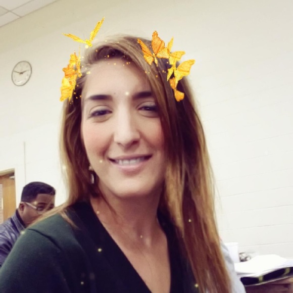 Meet your Posher, Laura - Picture 2 of 4