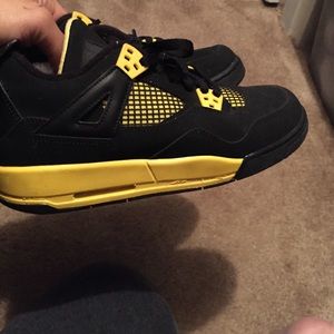 Yellow/Black Jordans !! Boys size 7Y