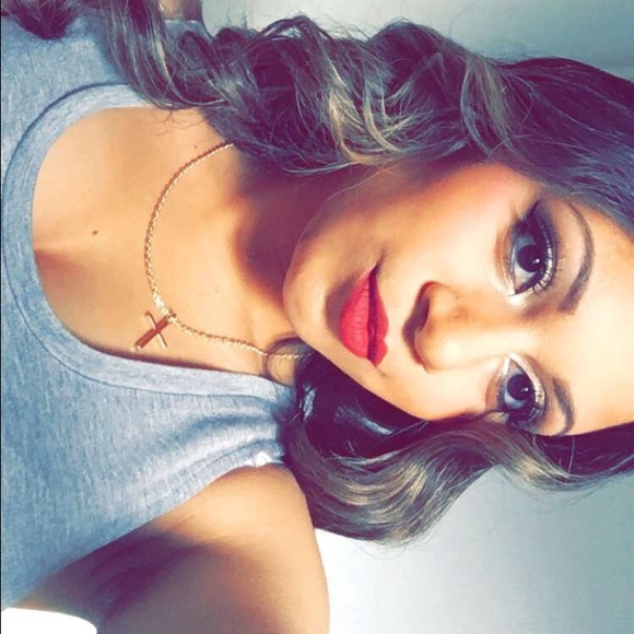 Meet your Posher, Stephanie - Picture 2 of 4