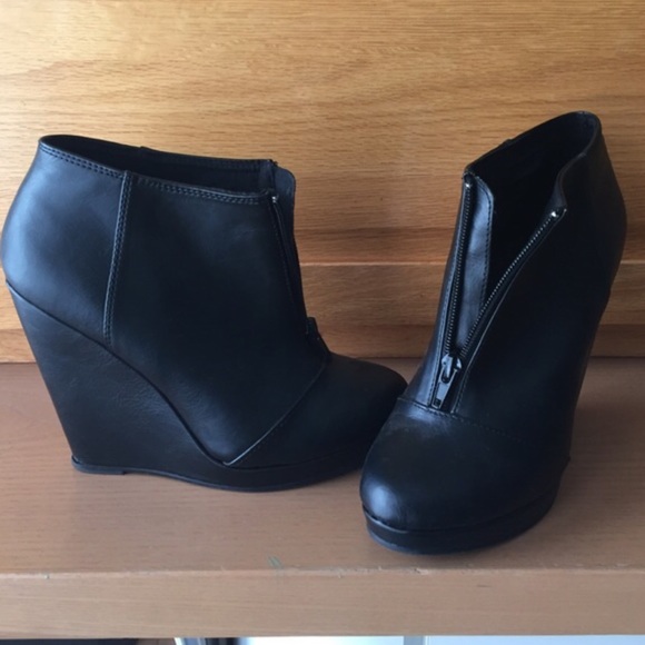 Divided wedge heel boot. Only worn to try on.