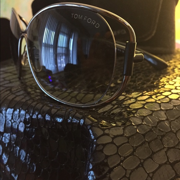 SOLD Tom Ford Oversized Sunglasses - Picture 2 of 2