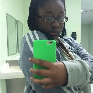 Meet your Posher, Myra