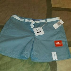 DOCKERS SHORTS SIZE 12 NWT