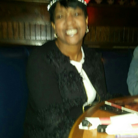 Meet your Posher, Jackie - Picture 2 of 2