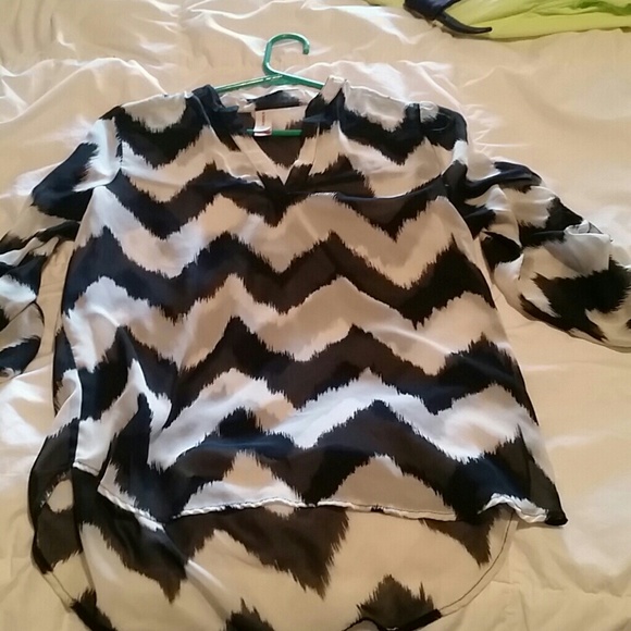 Women's size medium high low long sleeve shirt