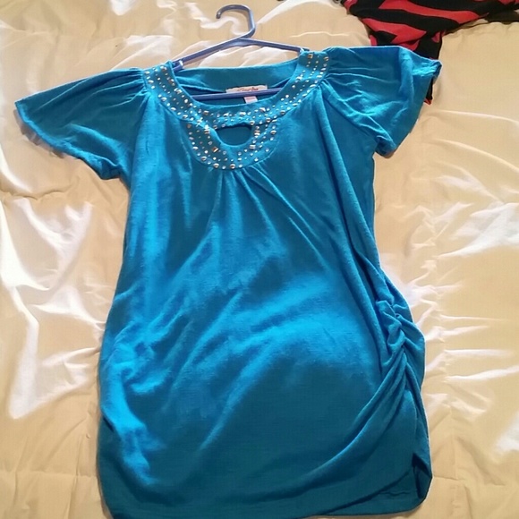 Size small short sleeve shirt