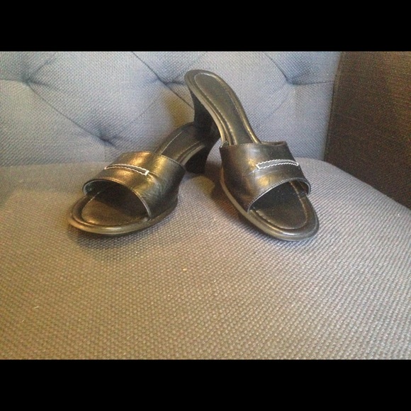 Banana Republic Black Kitten Heel