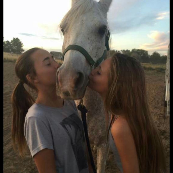 Meet your Posher, Ëmýłîë