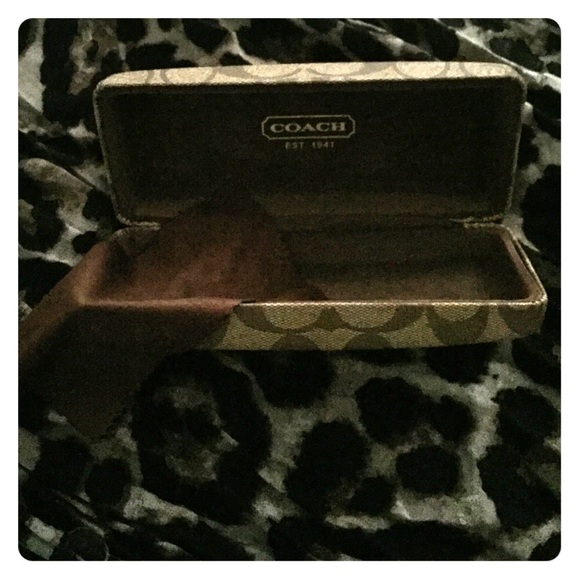 !SOLD!!Signature COACH glasses case w/ small cloth