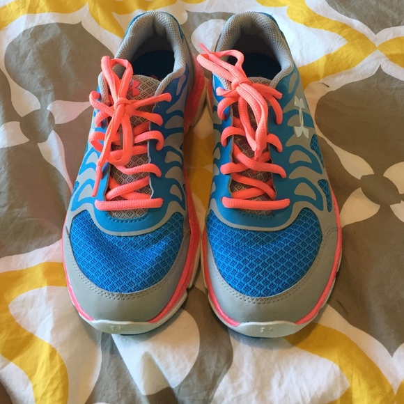 Under armour tennis shoes - Picture 2 of 3