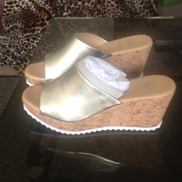 Brand new. G.C. shoes in Gold