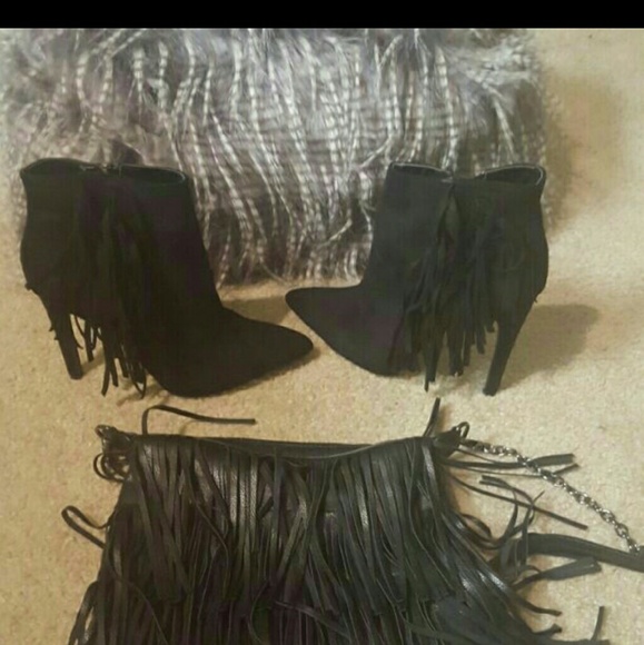 Blk fringe booties