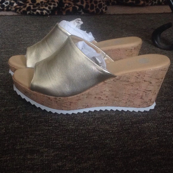 G.C Wedges in Gold. Brand new, never worn