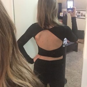 Long sleeve open back black crop top