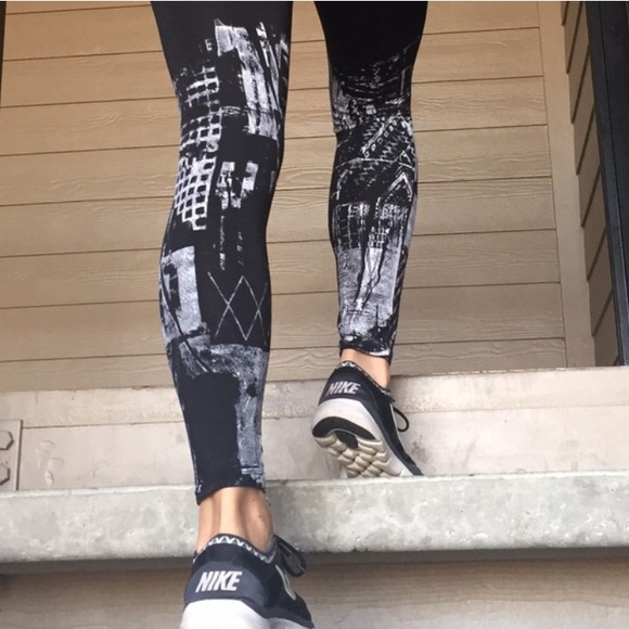 City Chic - Picture 2 of 4