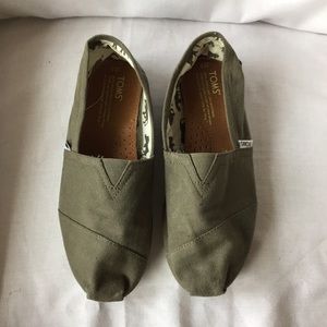 Green toms shoes! Womens 10