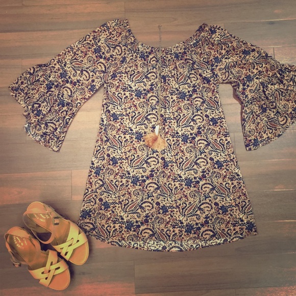 Blush Dresses & Skirts - Blush adorable off shoulder patterned flowy dress