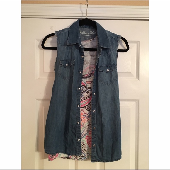 Chambray Denim Cut Off - Picture 2 of 4