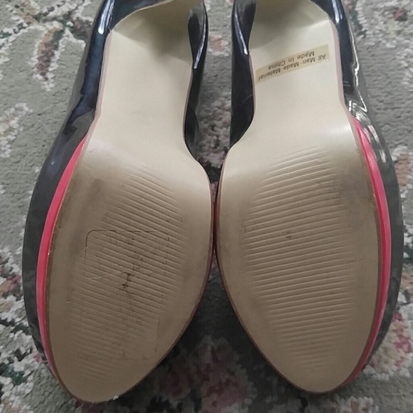 Red and black Stilettos - Picture 3 of 4