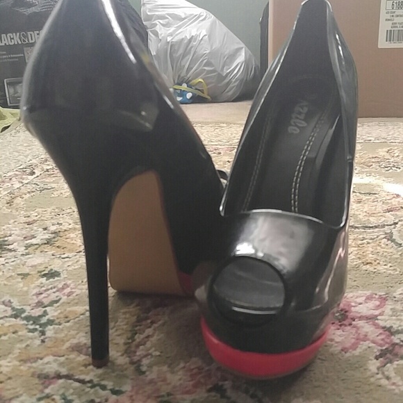 Red and black Stilettos - Picture 4 of 4