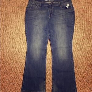 Old Navy Boot cut jeans. Short length.