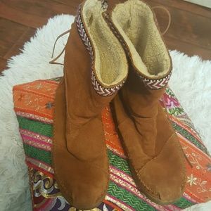 TOM boots size 8.5 women's