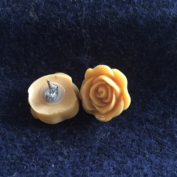 Mustard flower earrings