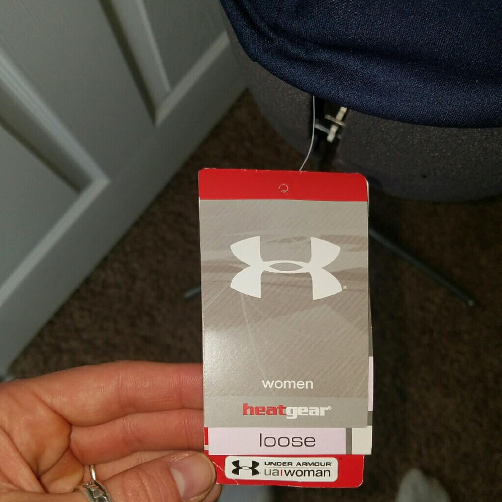 🚫Sold🚫Under Armour Womens Heat Gear Workout Top - Picture 4 of 4
