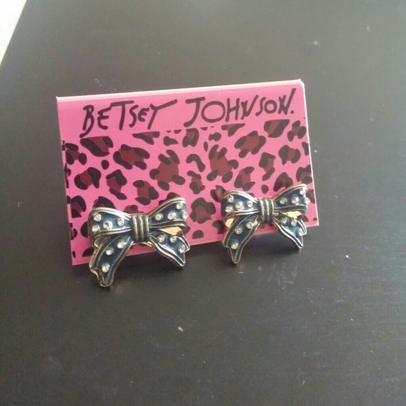 Betsey johnson Earrings love notes bow stud