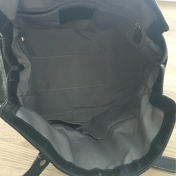 Authentic Coach Bag! Excellent Condition - Picture 2 of 4