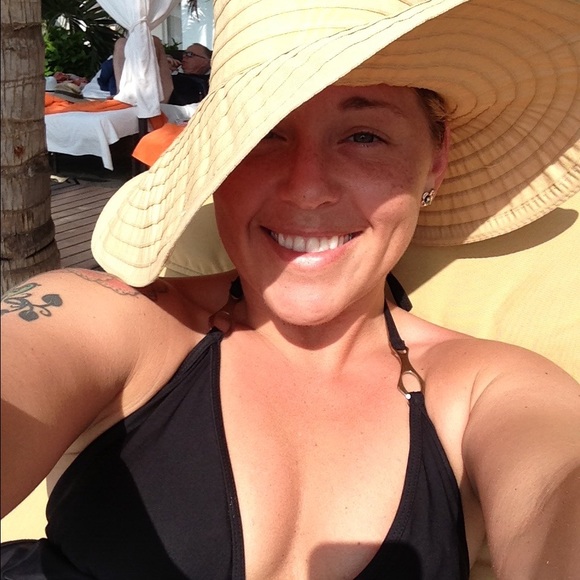 Meet your Posher, Laurie - Picture 2 of 4