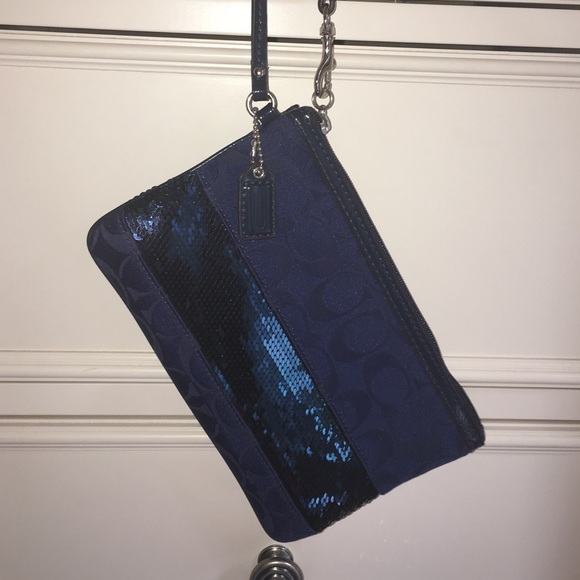 Navy blue wristlet with sequins accent