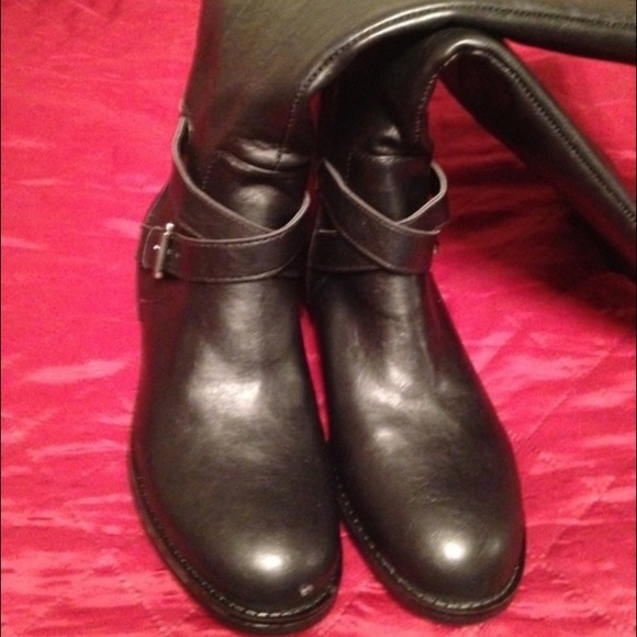 🚫HOLD🚫Barely worn Kenneth Cole Flat boots