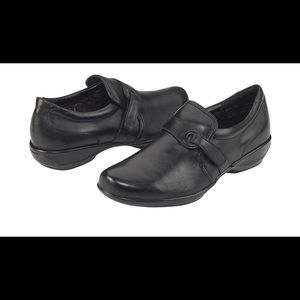Women's Classic Black Shoe 5.5W