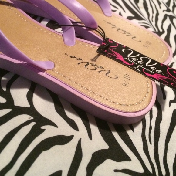 Flops - Picture 2 of 4