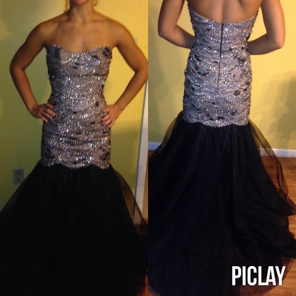 Prom dress - Picture 1 of 4