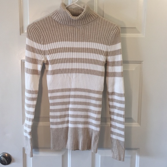GAP turtleneck sweater