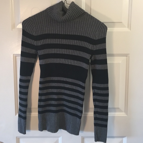 GAP turtleneck sweater