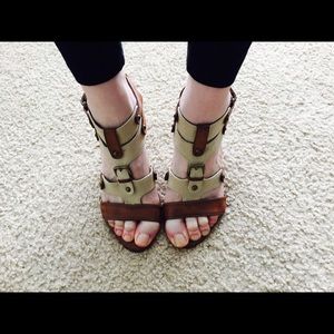 Super cute shoes that go with so many things.