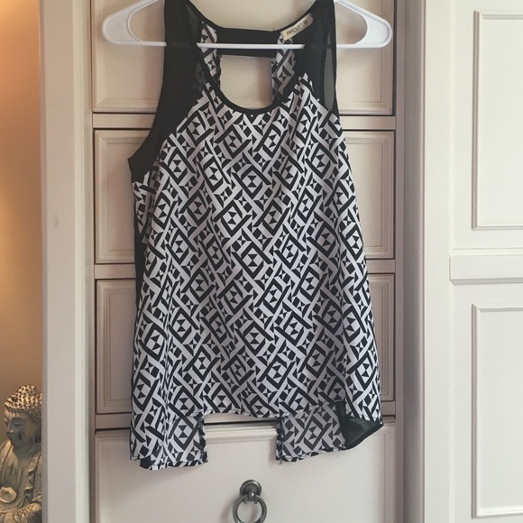 Open-back sleeveless tank - Picture 1 of 2