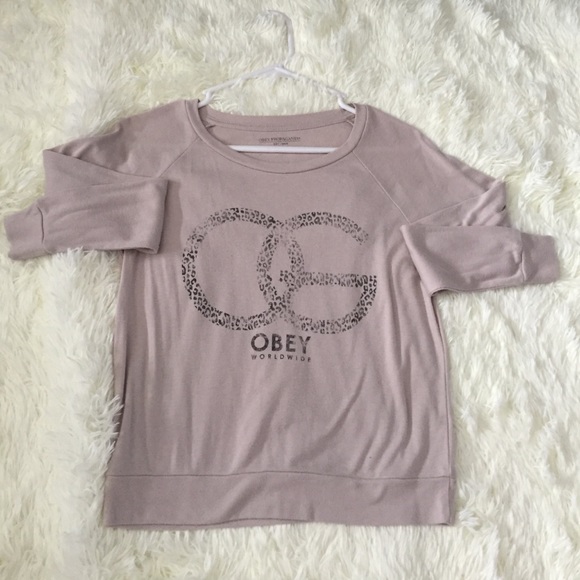 Obey long sleeve super comfy and cute! 😊😌