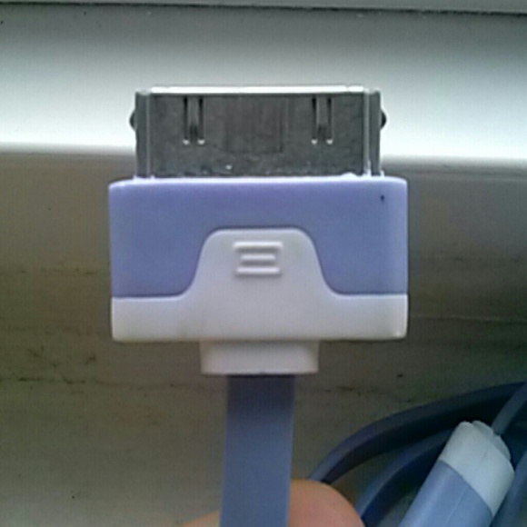 IPhone 4 charger - Picture 2 of 3