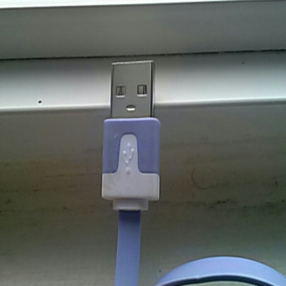 IPhone 4 charger - Picture 3 of 3