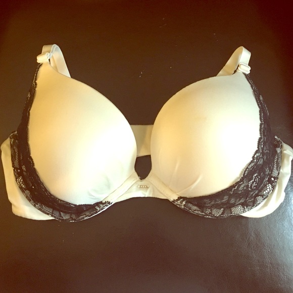 Classy Victoria's Secret fabulous bra size 34-D