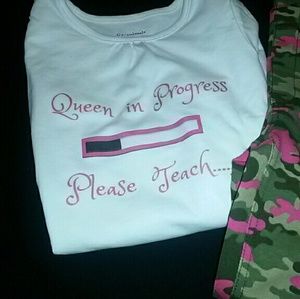 Queen in Progress tee